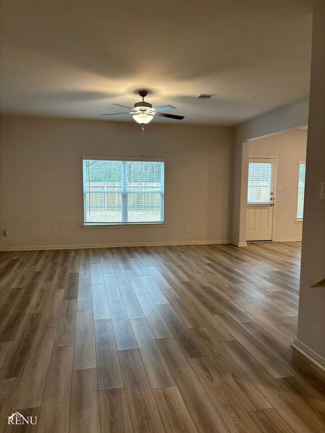 Building Photo - 10494 Sweetwater Creek Dr