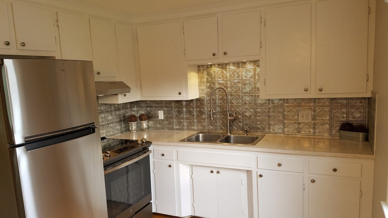 6 Colonial Rd Unit 4, Windham, NH 03087 Condo for Rent in Windham, NH