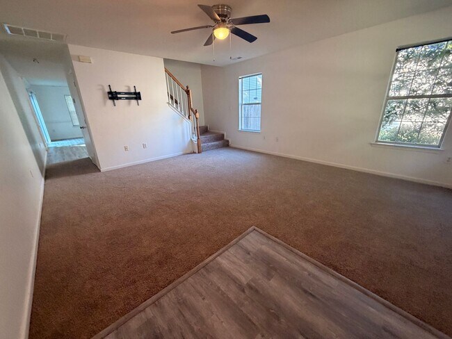 Foto del edificio - 325 Town Pointe Way