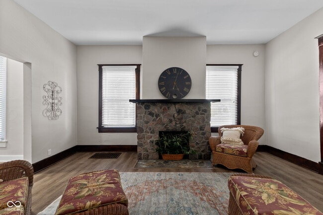 Foto del edificio - 195 W Marion St