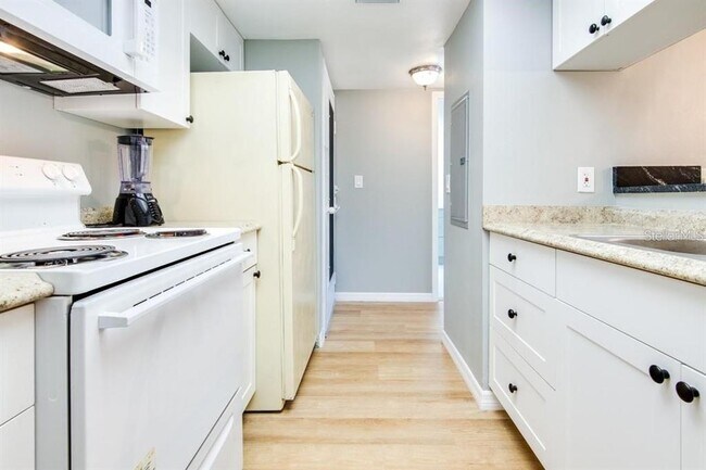 Foto del edificio - 2615 Cove Cay Dr