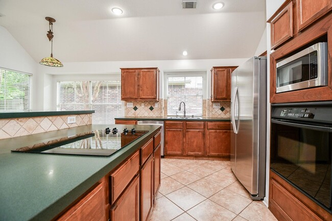 Building Photo - 535 Avery Dr