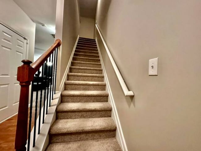 Building Photo - 2873 Ridgeview Dr SW