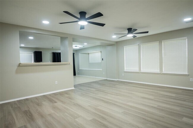 Building Photo - 4604 Jervis Dr