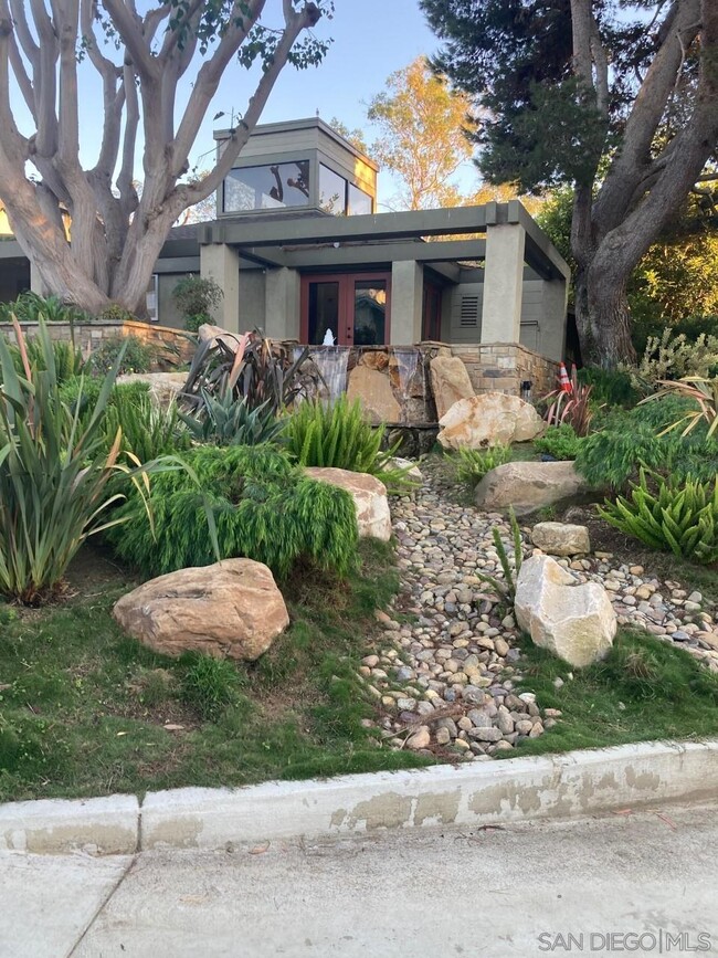 Building Photo - 3233 Caminito Eastbluff