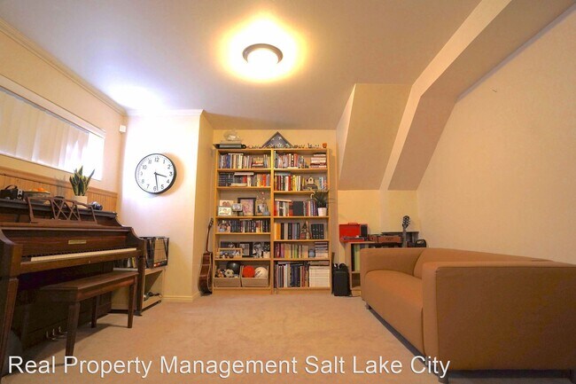 Building Photo - 4 br, 3 bath House - 4585 S 2770 E
