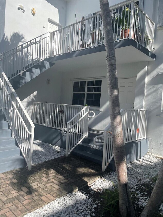 9725 Bay Harbor Terrace Unit 3, Bay Harbor Islands, FL 33154 Condo