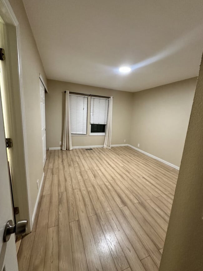 Foto del edificio - 273 S Newark Cir