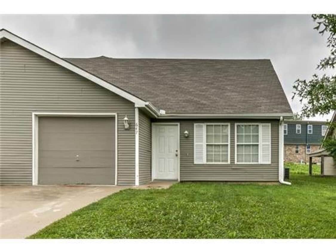 647649 N Queen Ridge Ct, Independence, MO 64056 Townhome Rentals in