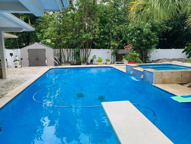 Foto del edificio - 2120 SW 28th Ter