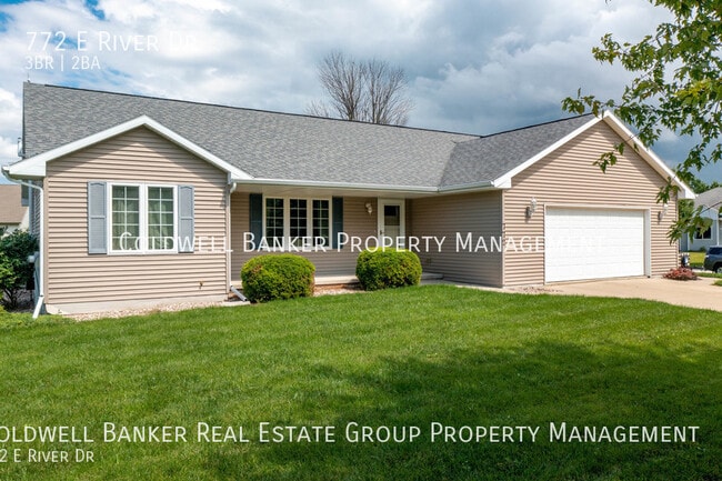Building Photo - 772 E River Dr