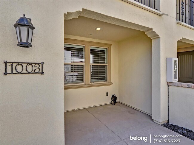 Building Photo - 1003 El Paseo