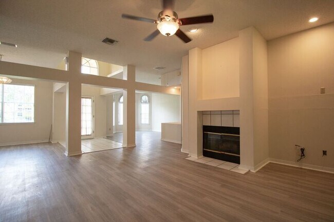 Building Photo - 334 Sparrow Wood Ct