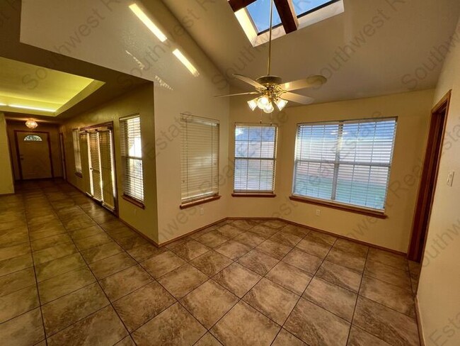 Building Photo - Beautiful 2 Bedroom 2 Bathroom Home- Colonial Park Area