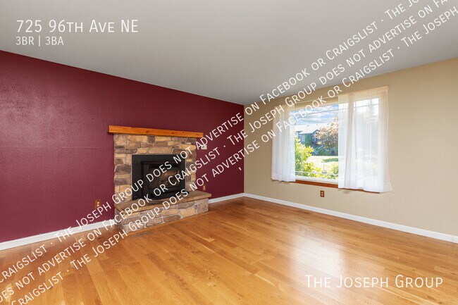 Foto del edificio - 725 96th Ave NE