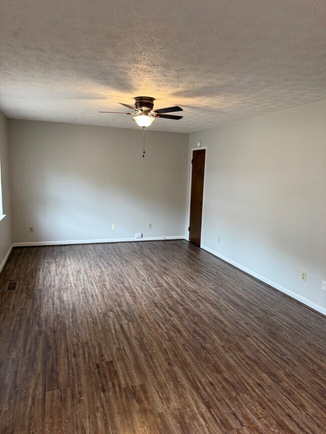 Building Photo - 907 Ivan Dr SW