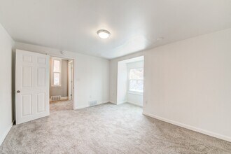 Building Photo - 744 Proctor Wy