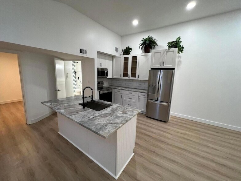 Primary Photo - 1335 Crystal Way