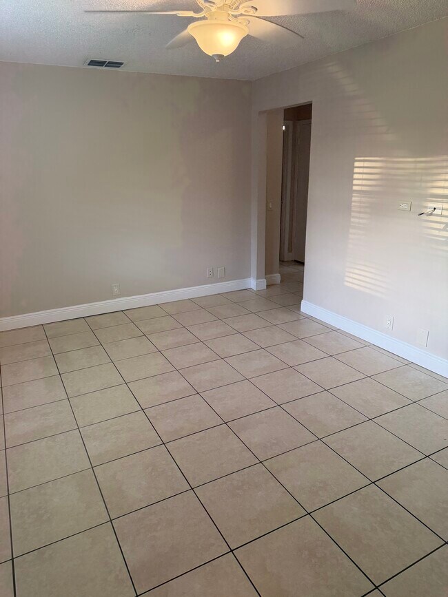 Foto del edificio - 5624 Struthers Ct