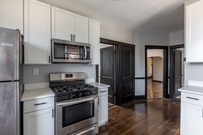 Foto del edificio - 3823 N Drake Ave
