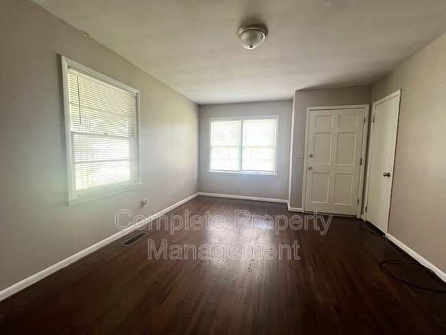 Building Photo - 412 19th Terrace NE