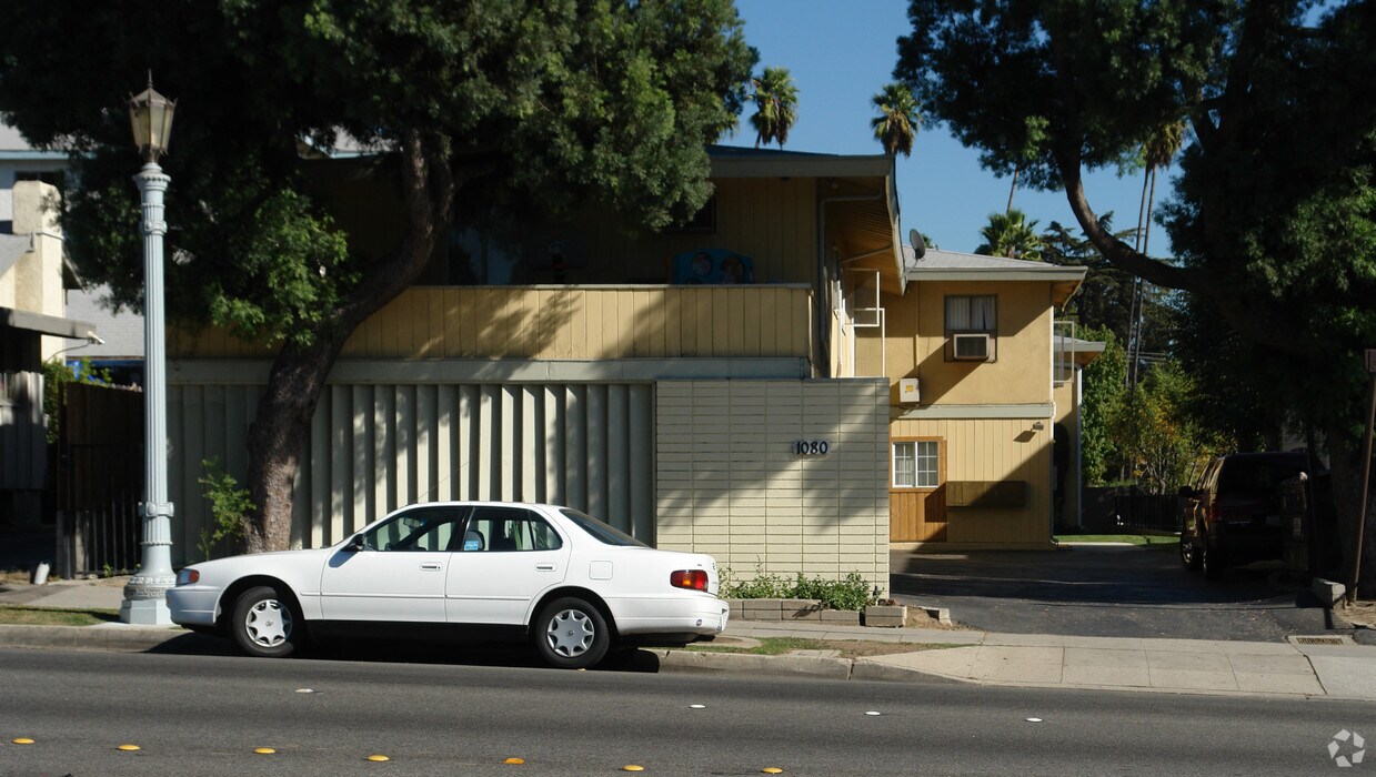 Building Photo - 1080 N Lake Ave