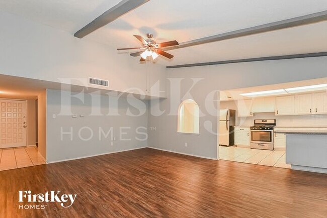 Foto del edificio - 6333 Fallbrook Dr