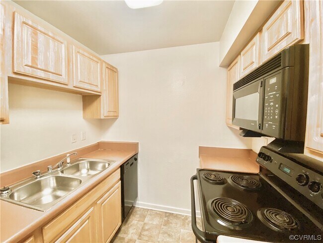 Foto del edificio - 3530 E Richmond Rd