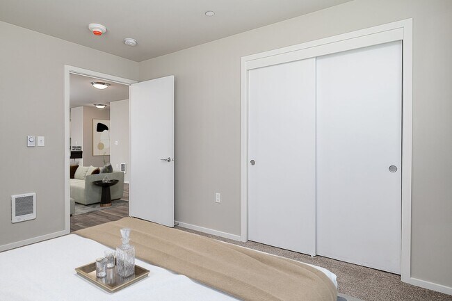 Foto del edificio - BRAND NEW 2 Bed 1 Bath Available Today! HU...