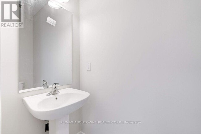 Building Photo - 1394 Almonte Dr