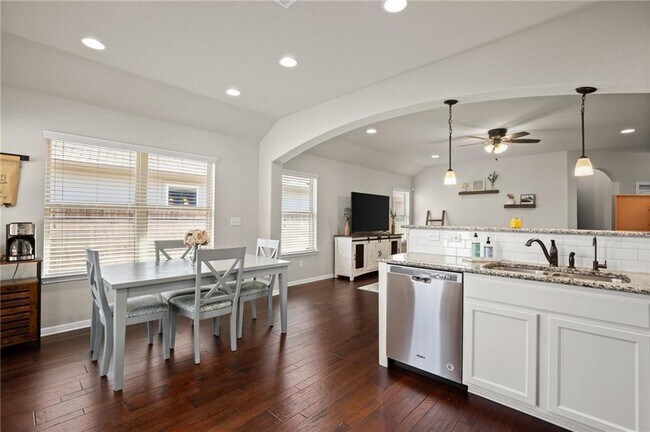 Foto del edificio - 117 Beech Creek Ln