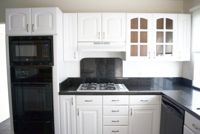 kitchen Owen - 1219 California Ave