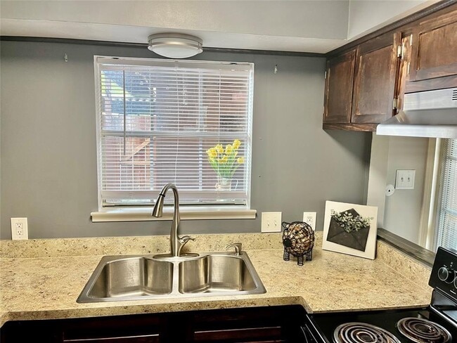 Building Photo - 1065 Willow Oaks Cir