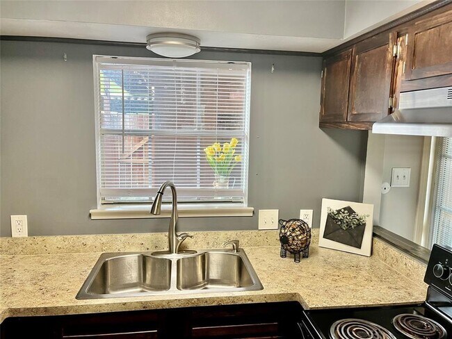 Foto del edificio - 1065 Willow Oaks Cir