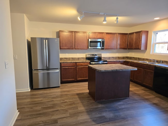 Building Photo - 2633 Taton Ct