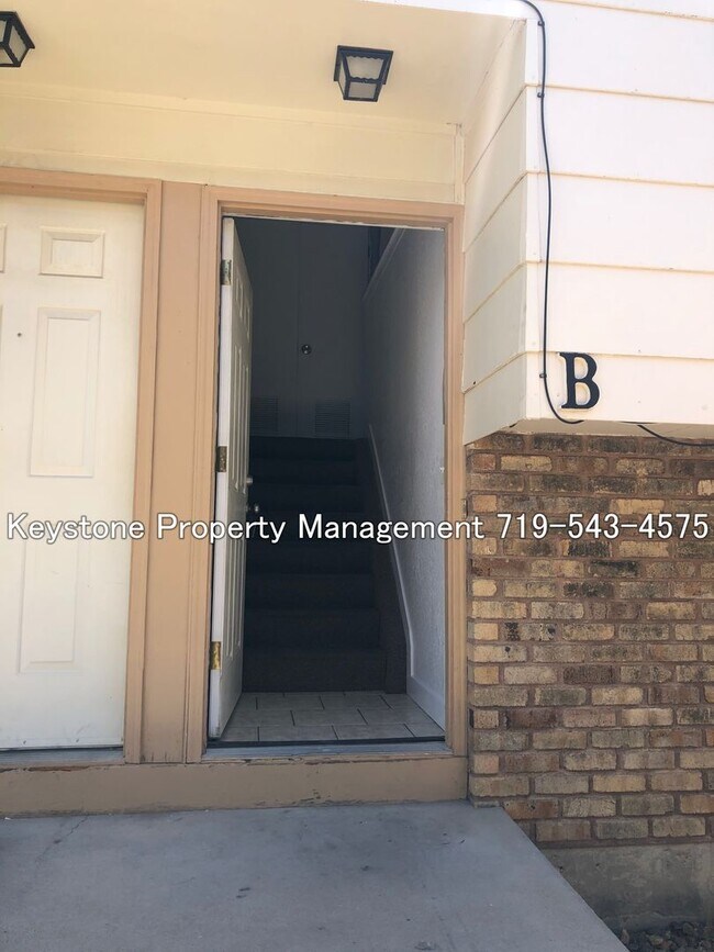 Foto del edificio - $525 OFF Move In Special! Well Maintained Apartment - Near CSUP 2 Bed/1 Bath $1050/$1050