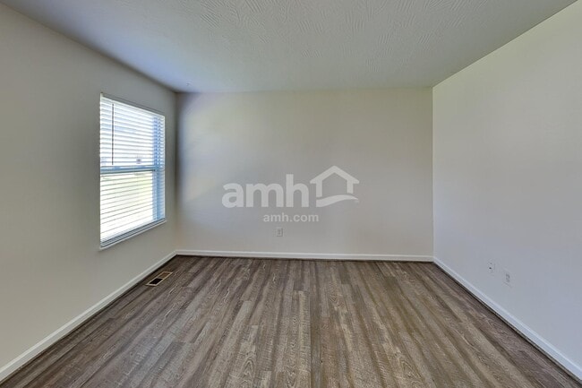 Building Photo - 881 Orwell St