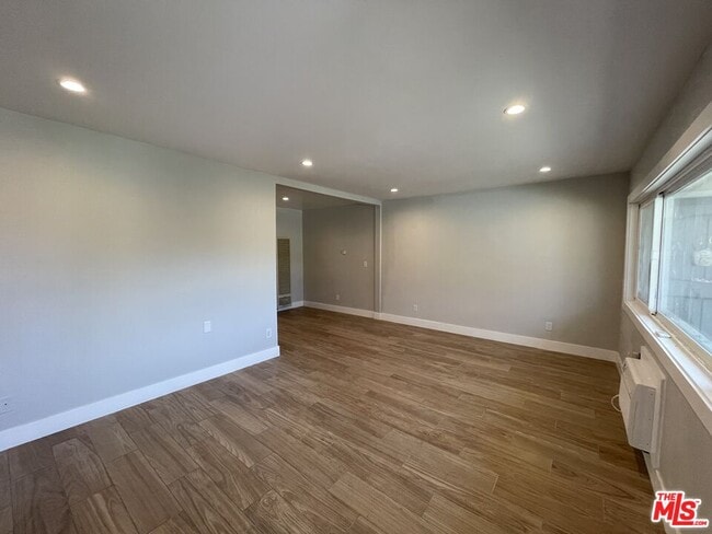 Building Photo - 9949 Pinewood Ave