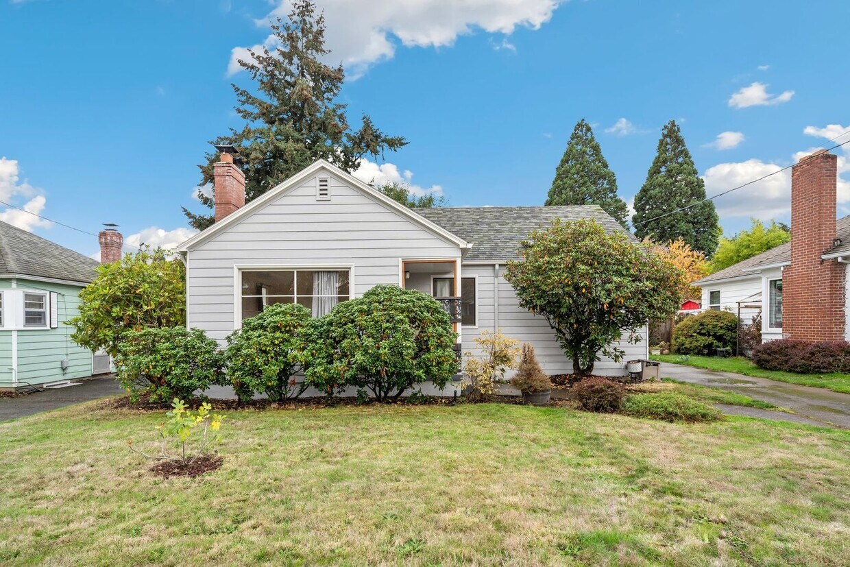 Primary Photo - Arbor Lodge Cottage 2 bed 1 bath with larg...