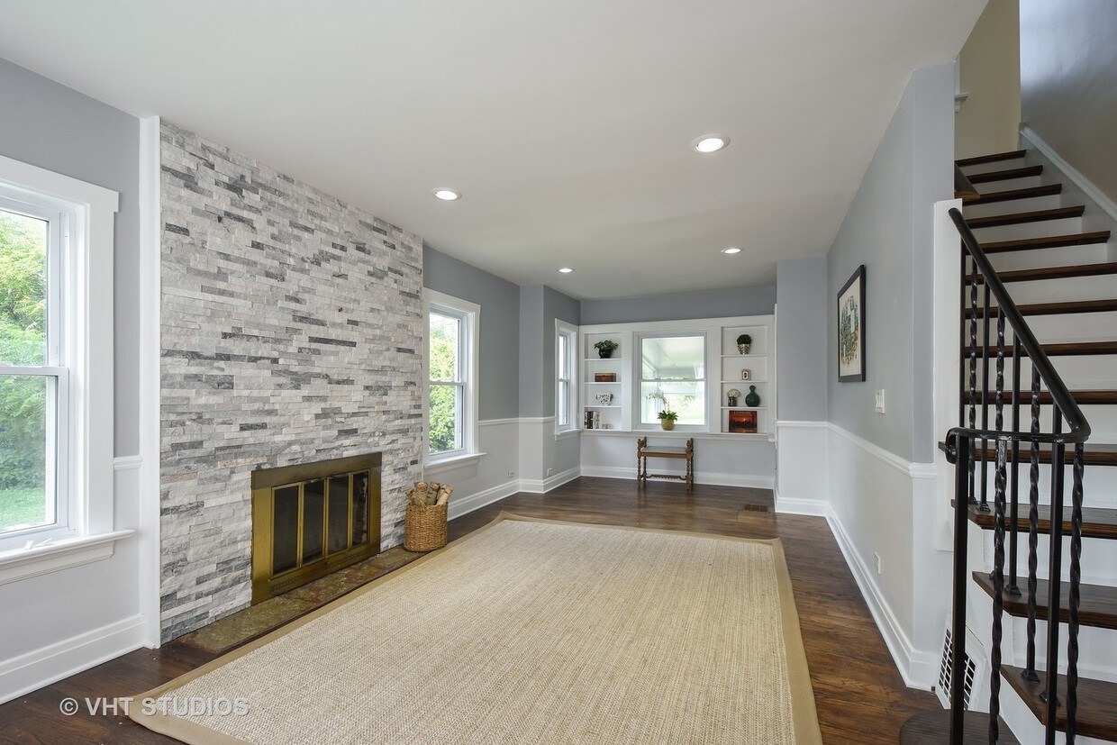 Primary Photo - 306 N Elmhurst Rd