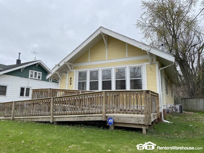 Building Photo - 909 Arthur Ave