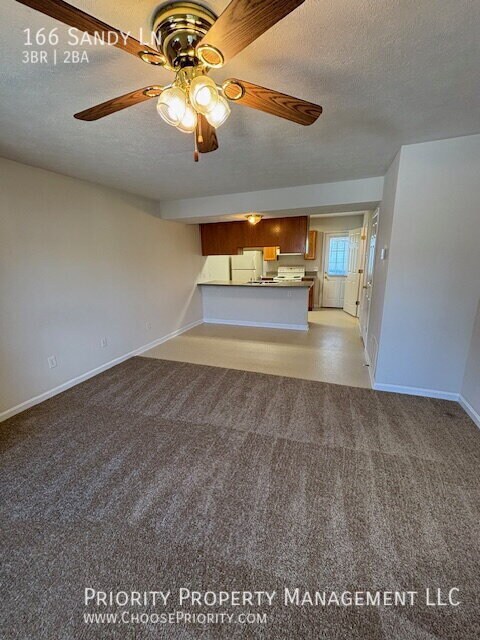 Foto del edificio - 166 Sandy Ln