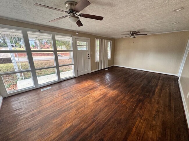 Building Photo - 138 Youngs Mill Rd