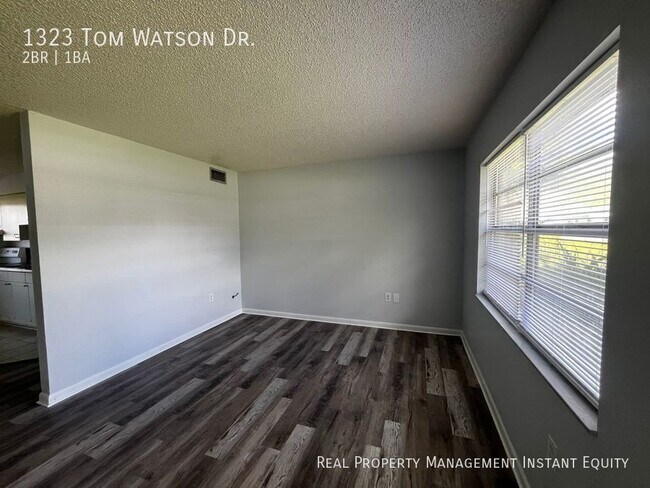 Foto del edificio - 1323 Tom Watson Rd