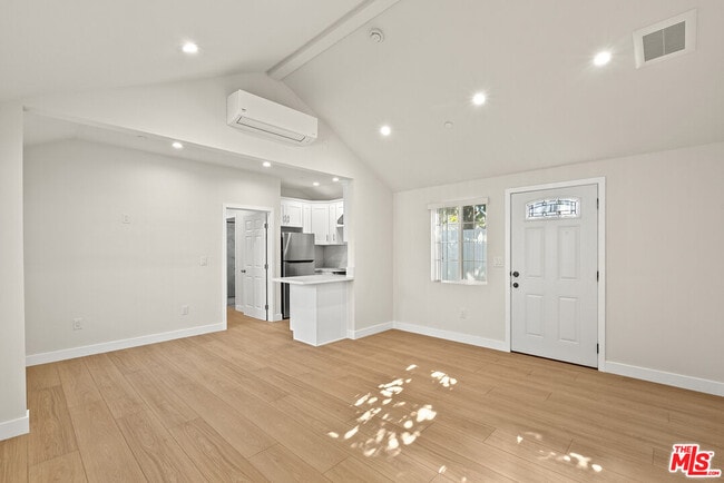 Foto del edificio - 6516 1/2 Beck Ave