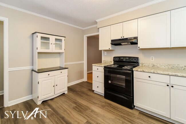 Building Photo - Cute 3BR 1.5BA Brick Home