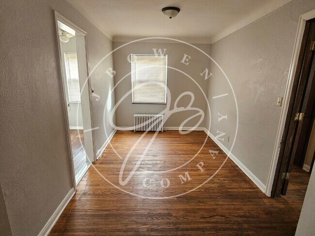 Foto del edificio - "Charming 2 Bedroom Rental with Hardwood F...