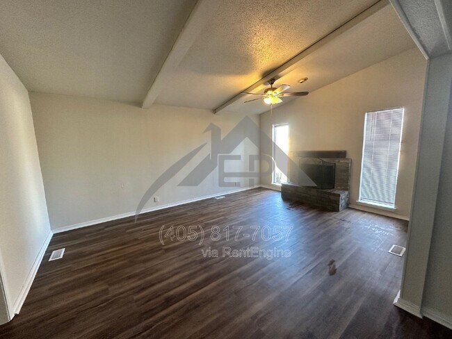 Foto del edificio - 405 Norton Cir