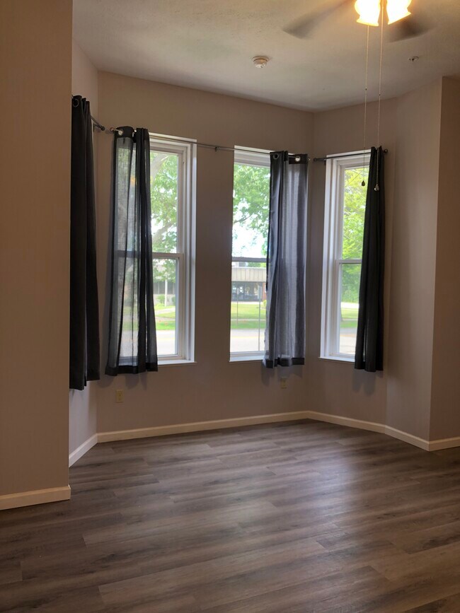 Foto del edificio - 437 W 6th St