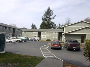 Building Photo - 425 Filbert Ln
